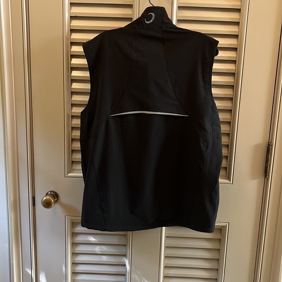 Zero Restriction Golf Vest - Picture 4 of 5
